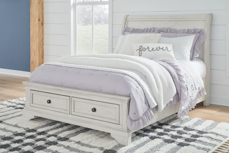 Robbinsdale - Sleigh Bed